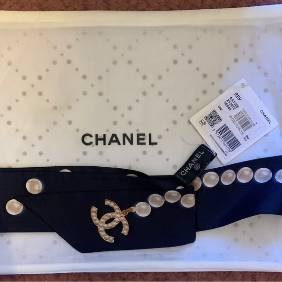 NWT! CHANEL 22! 100% Silk Pearl CC Slim Bandeau Scarf in Dark Navy. - Picture 5 of 6